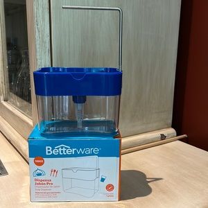 Kitchen soap dispenser